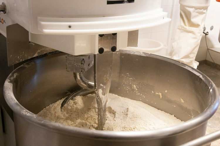 Ipari keverő- és dagasztógépek felújítása, szerkezeti javítás és burkolatfelújítás