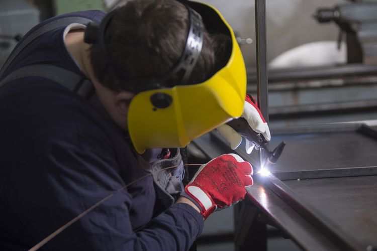 Lízingelt gépbeszerzéshez készülő ipari berendezés hegesztése a Roberto Welding műhelyében
